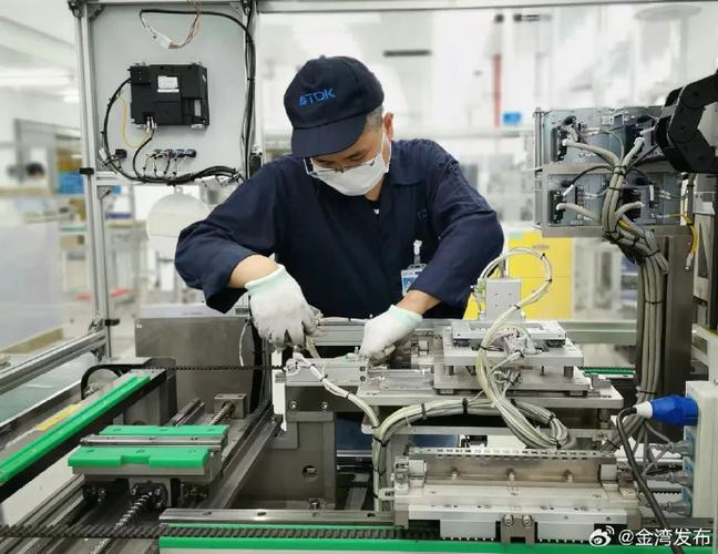 7万平方米智能工厂 数千台自动化设备重塑化工生产新范式